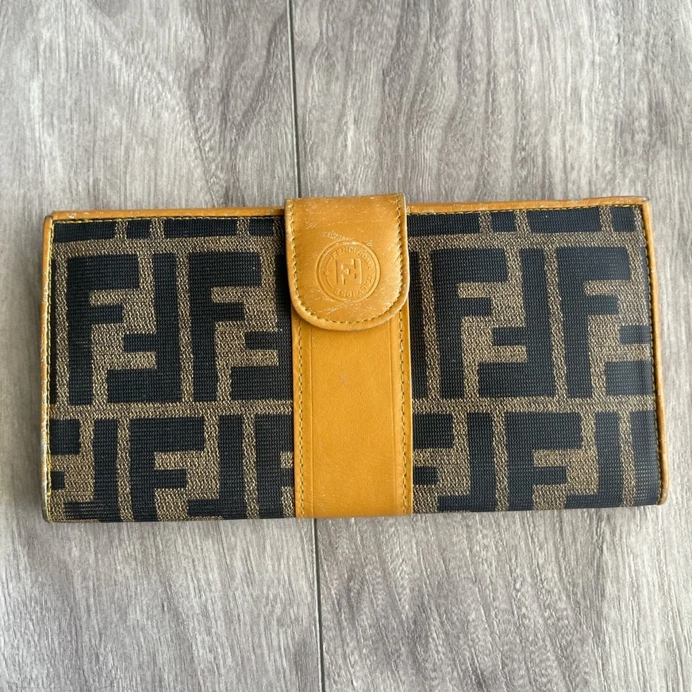 Vintage Fendi wallet - Picture 1 of 4